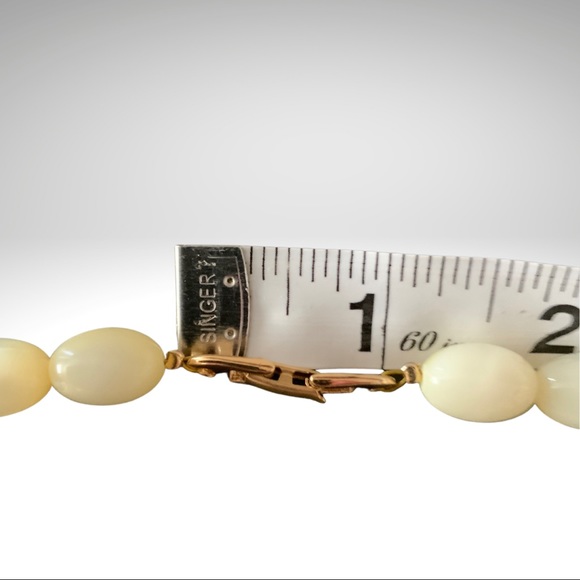 Napier Cream and Gold Tone Beaded  Necklace Vintage Costume Jewelry - Picture 9 of 9